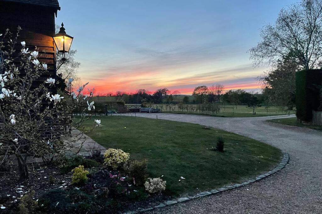 Immaculate Barn Annexe Close To Stansted Airport Грейт Дънмоу Екстериор снимка