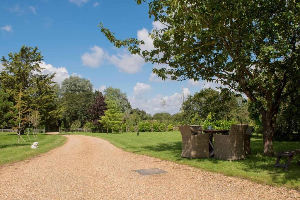 Immaculate Barn Annexe Close To Stansted Airport Грейт Дънмоу Екстериор снимка