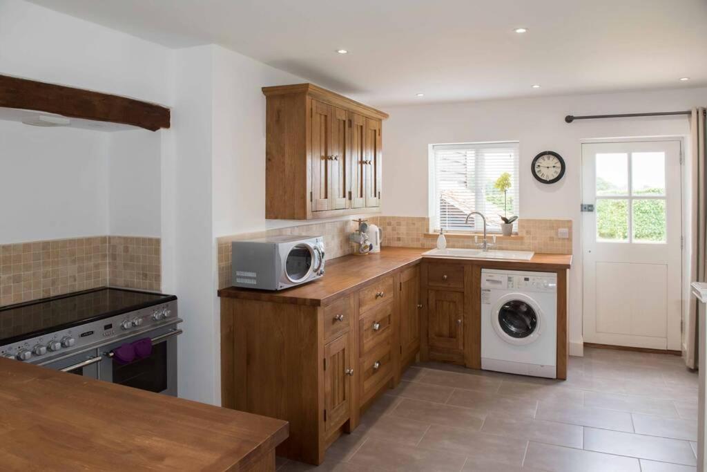 Immaculate Barn Annexe Close To Stansted Airport Грейт Дънмоу Екстериор снимка